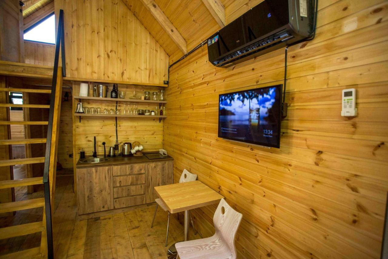 Woodpecker Ვუდფექერი Villa Batumi Esterno foto